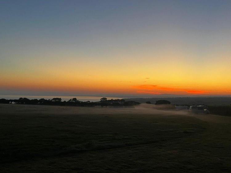 ホテル Carreg Y Gwynt Campsite - Touring And Tent Pitches Llanarth  エクステリア 写真